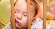 Budzenie się niemowląt - rytm snu, powody, przesypianie nocy