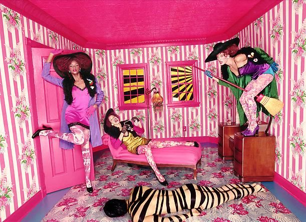 Striped Farce (seria Witches Story), 1995, David LaChapelle (źródło: davidlachapelle.com)