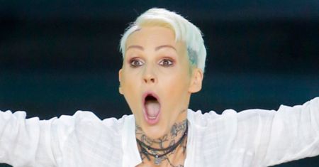Agnieszka Chylińska zrobiła sobie na twarzy TATUAŻ Z BŁĘDEM? Internauci już to wyłapali... (FOTO)