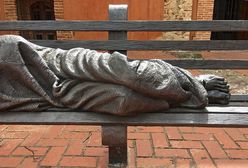 Rzeźba, która przedstawia bezdomnego Jezusa. Nie obyło się bez kontrowersji