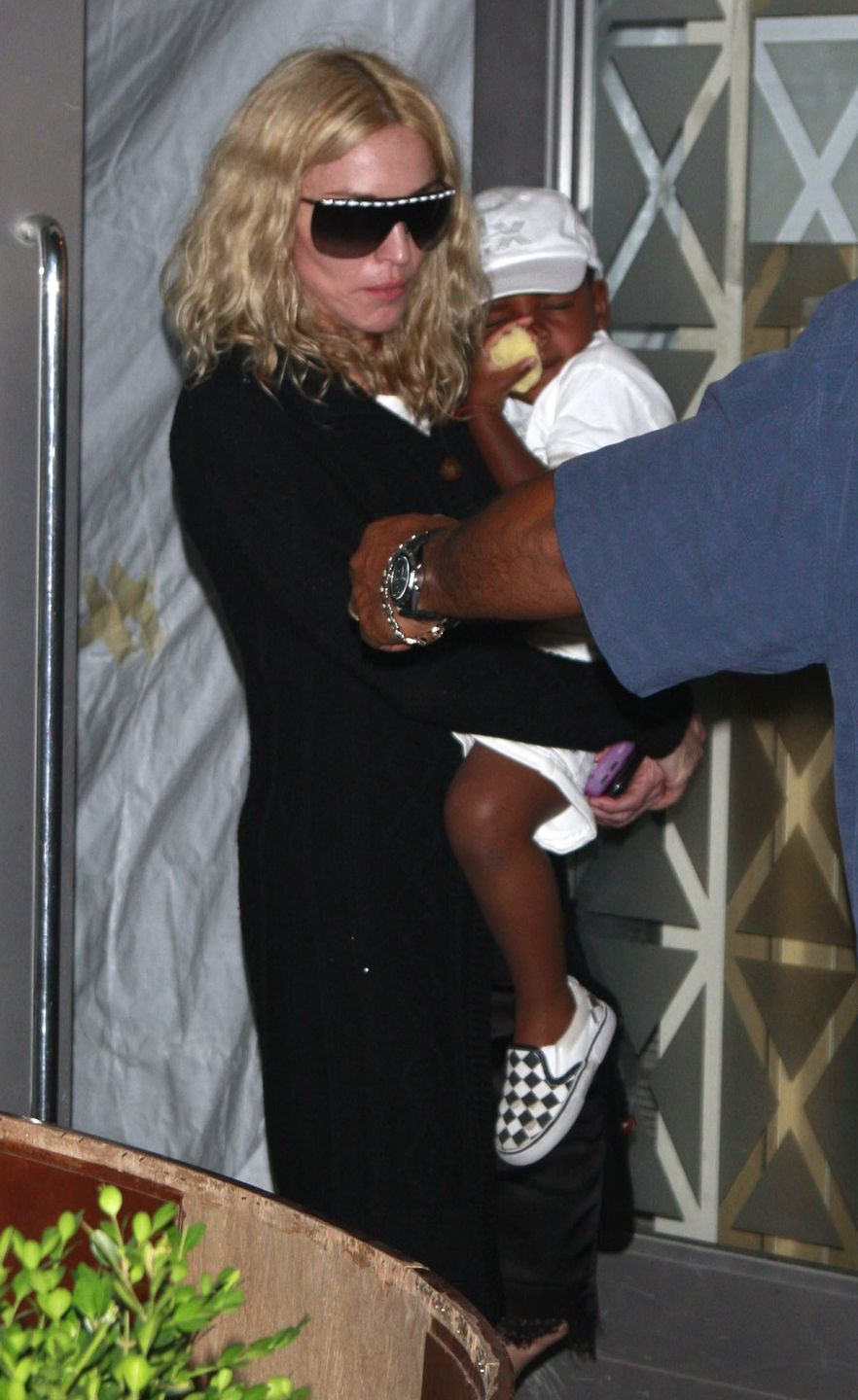 Madonna z Davidem w 2008 roku, niedługo po adopcji chłopca