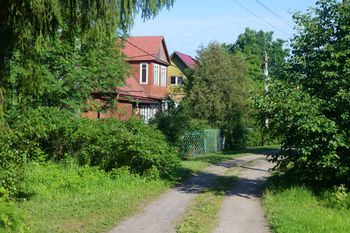To powód wielu konfliktów sąsiedzkich. Jak uzyskać służebność drogi?