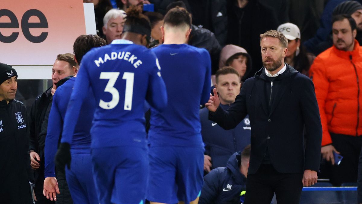 Getty Images / Marc Atkins / Na zdjęciu: piłkarze Chelsea i Graham Potter (z prawej)