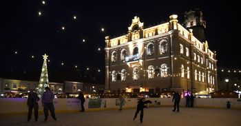 Jarosław: Rynek wygląda jak świąteczna kraina. Jarmark Świąteczny trwa