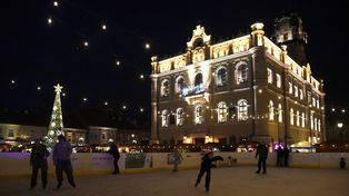 Jarosław: Rynek wygląda jak świąteczna kraina. Jarmark Świąteczny trwa