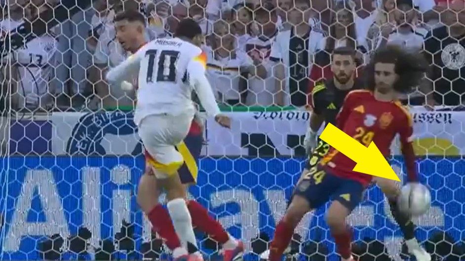 Twitter / Na zdjęciu: zagranie ręką Marca Cucurelli