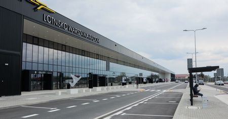 Lotnisko w Radomiu ruszyło po czwartkowej katastrofie