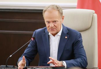 Manewry przy kablu na Bałtyku. Tusk: "Heweliusz" płynie na miejsce