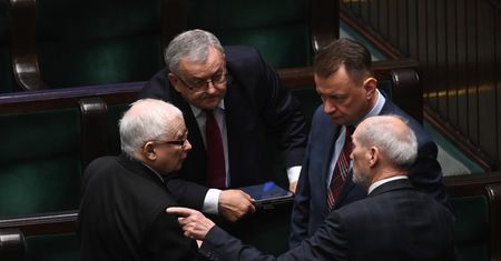 Jest najnowszy sondaż. PiS traci, a jedna partia notuje rekordowy wynik