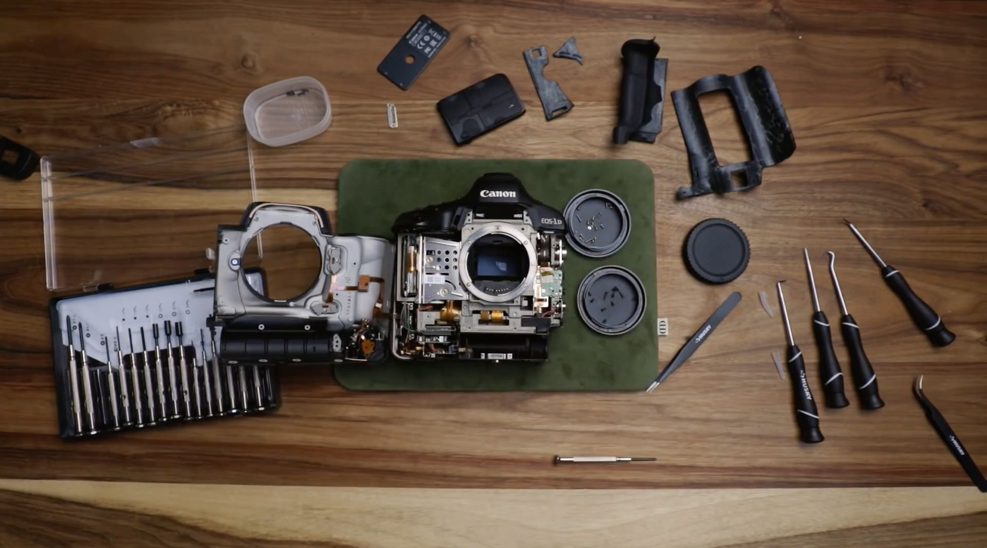 Canon 1DX Mark II - co kryje w środku obudowa mocarza? 2