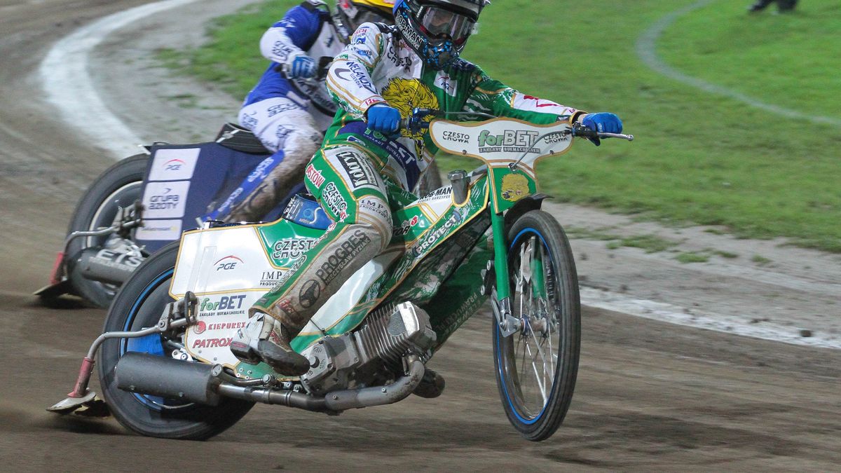 WP SportoweFakty / Tomasz Kudala / Tobiasz Musielak w kasku niebieskim