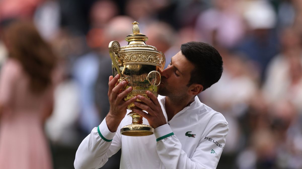 Zdjęcie okładkowe artykułu: PAP/EPA / STEVE PASTON / Na zdjęciu: Novak Djoković, mistrz Wimbledonu 2021