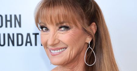 Jane Seymour znowu zachwyca figurą w wieku 72 lat. Jej sekret? Możecie być rozczarowani