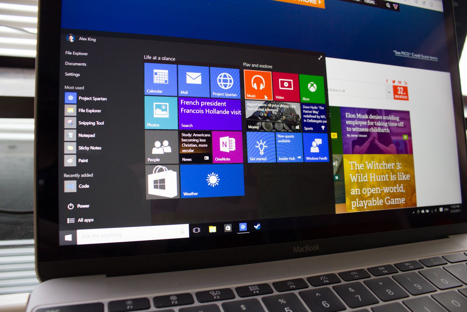 MacBook 2015 z Windows 10. Źródło: alexvking.com