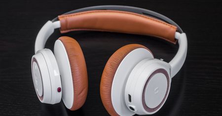 Plantronics Backbeat Sense: słuchawki bezprzewodowe, które zaskakują nietypowymi rozwiązaniami