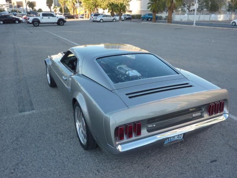 Ford Mustang Mach 40 fot.3