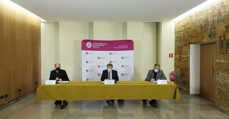 "To niesłychane!". Bartosz Arłukowicz o oświadczeniu Episkopatu ws. Johnson&Johnson i AstraZeneca