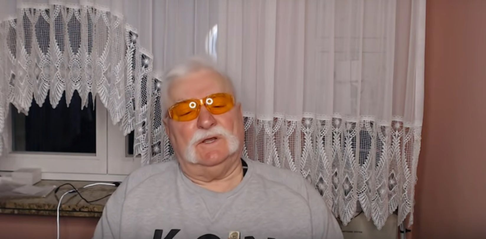 Lech Wałęsa często nagrywa swe filmiki z domu