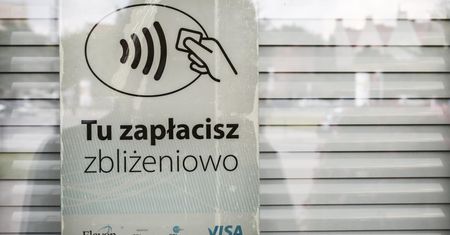 Trend nie do zatrzymania. Coraz więcej płacimy zbliżeniowo
