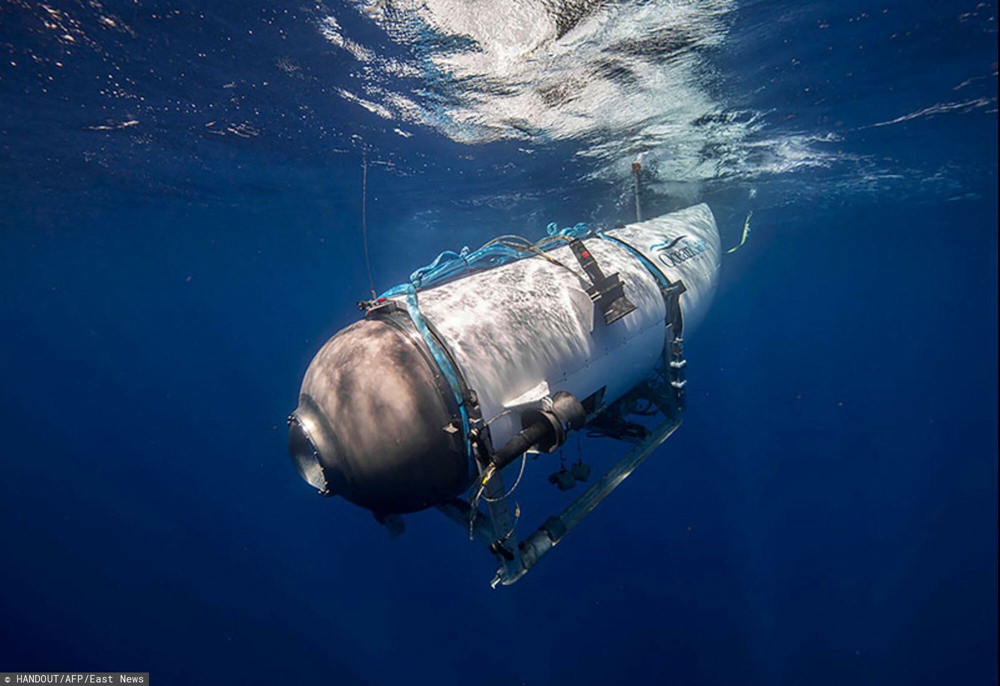 Zagin??a ?�d? podwodna Titan do przewo?enia turyst�wThis undated image courtesy of OceanGate Expeditions, shows their Titan submersible beginning a descent. Rescue teams expanded their search underwater on June 20, 2023, as they raced against time to find a Titan deep-diving tourist submersible that went missing near the wreck of the Titanic with five people on board and limited oxygen. All communication was lost with the 21-foot (6.5-meter) Titan craft during a descent June 18 to the Titanic, which sits at a depth of crushing pressure more than two miles (nearly four kilometers) below the surface of the North Atlantic. (Photo by Handout / OceanGate Expeditions / AFP) / RESTRICTED TO EDITORIAL USE - MANDATORY CREDIT "AFP PHOTO / OceanGate Expeditions" - NO MARKETING NO ADVERTISING CAMPAIGNS - DISTRIBUTED AS A SERVICE TO CLIENTSHANDOUT