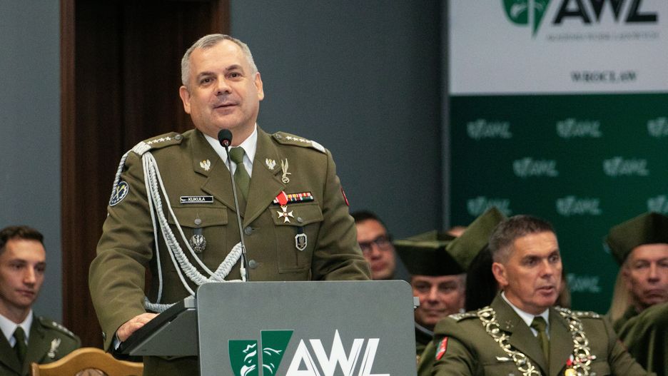 Wrocław, 04.10.2024. Szef Sztabu Generalnego Wojska Polskiego gen. bryg. Wiesław Kukuła podczas inauguracji roku akademickiego 2024/2025 w Akademii Wojsk Lądowych we Wrocławiu, 4 bm. (amb) PAP/Krzysztof Ćwik