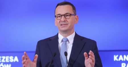 Będzie dodatkowy zasiłek opiekuńczy - w określonej sytuacji. Premier: szkoła musi nauczać zdalnie
