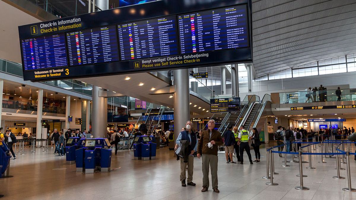 Getty Images / Ole Jensen / Na zdjęciu: terminal na lotnisku w Kopenhadze