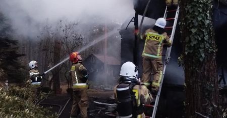 Pożar domku letniskowego. Wydobyli ciała z pogorzeliska