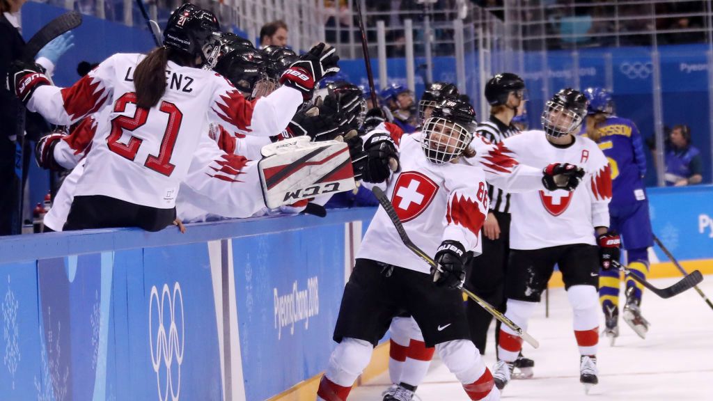 Getty Images / Bruce Bennett / Na zdjęciu: Szwajcarki cieszą się po zdobyciu bramki