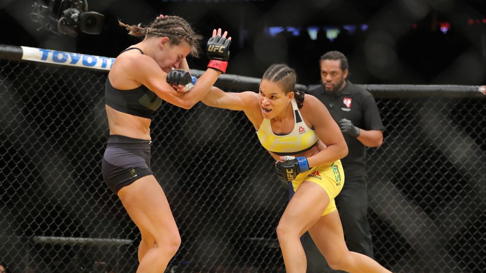 Getty Images / Rey Del Rio / Amanda Nunes (z prawej) podczas walki z Mieshą Tate