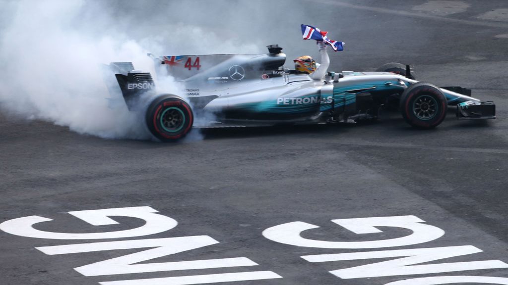 Lewis Hamilton świętuje tytuł w Meksyku