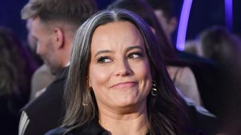 Anna Mucha pozdrawia z wakacji i KUSI DEKOLTEM w drapieżnej panterce. "Piękności" (FOTO)