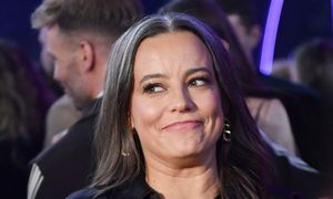 Anna Mucha pozdrawia z wakacji i KUSI DEKOLTEM w drapieżnej panterce. "Piękności" (FOTO)
