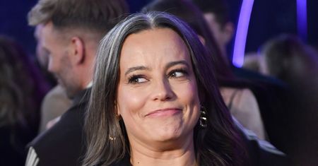 Anna Mucha pozdrawia z wakacji i KUSI DEKOLTEM w drapieżnej panterce. "Piękności" (FOTO)