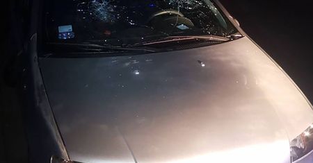 67-latek zdemolował zaparkowane auto. Tłumaczył to dziwną wizją