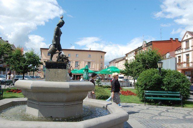 Rynek w Nakle nad NoteciąOcena w Google – 4,2 (liczba opinii - 212)