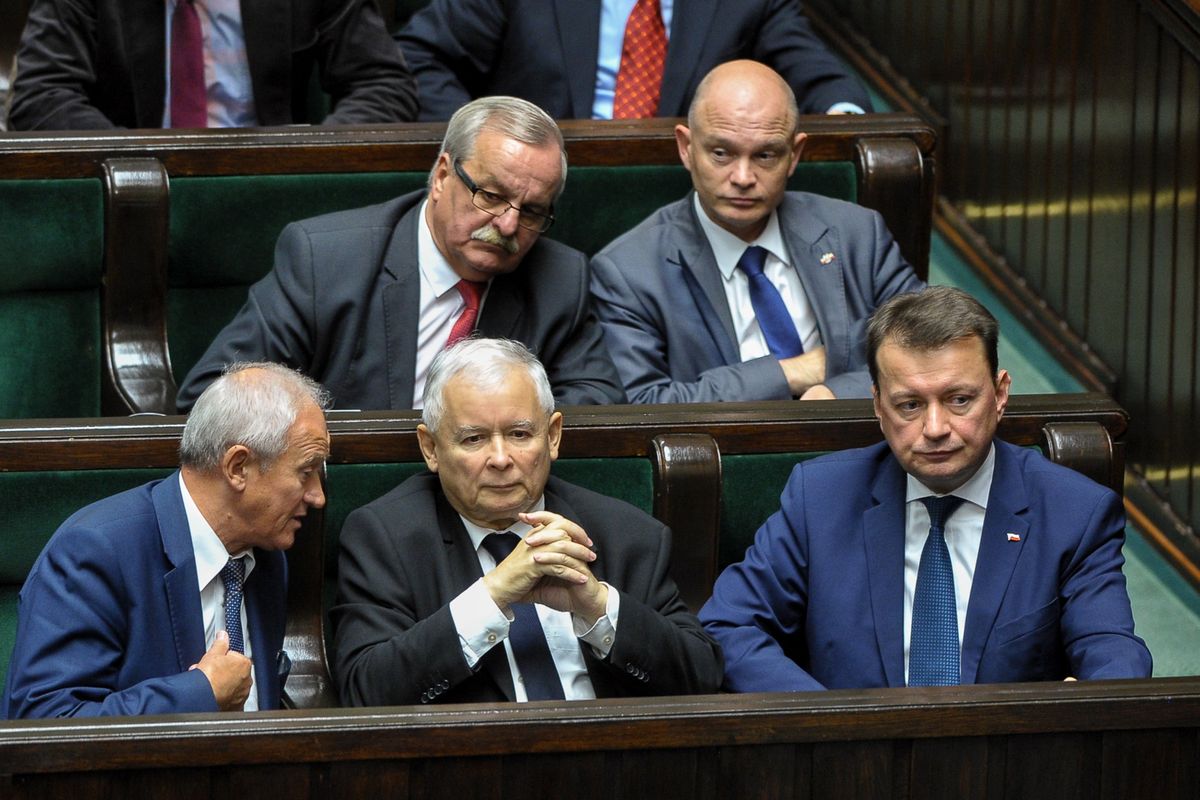 A gdyby posłów objął wiek emerytalny sędziów? Z Sejmu odeszliby Kaczyński, Terlecki czy Macierewicz