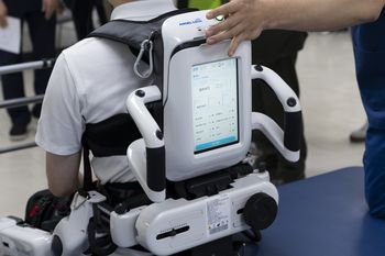 77 robotów pracuje w jednym szpitalu. Niemcy chcą tego u siebie