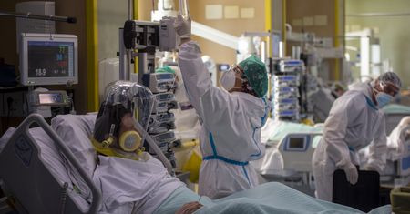 The Lancet: tocilizumab zmniejsza ryzyko zgonu na COVID-19