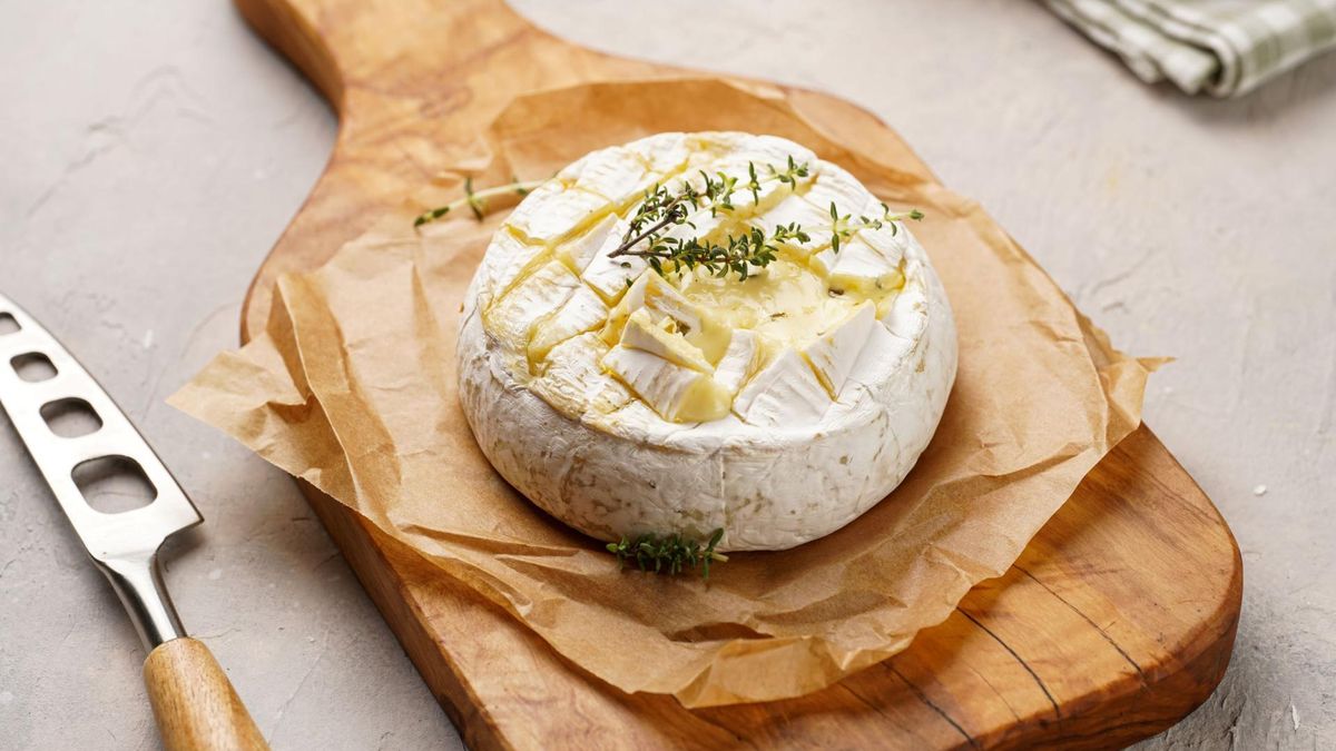 Camembert z grilla jest daniem łatwym w przygotowaniu, ale nie należy zbyt często delektować się tym przysmakiem.