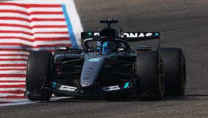 Mercedes wrócił na szczyt F1. Pierwsze problemy Ferrari