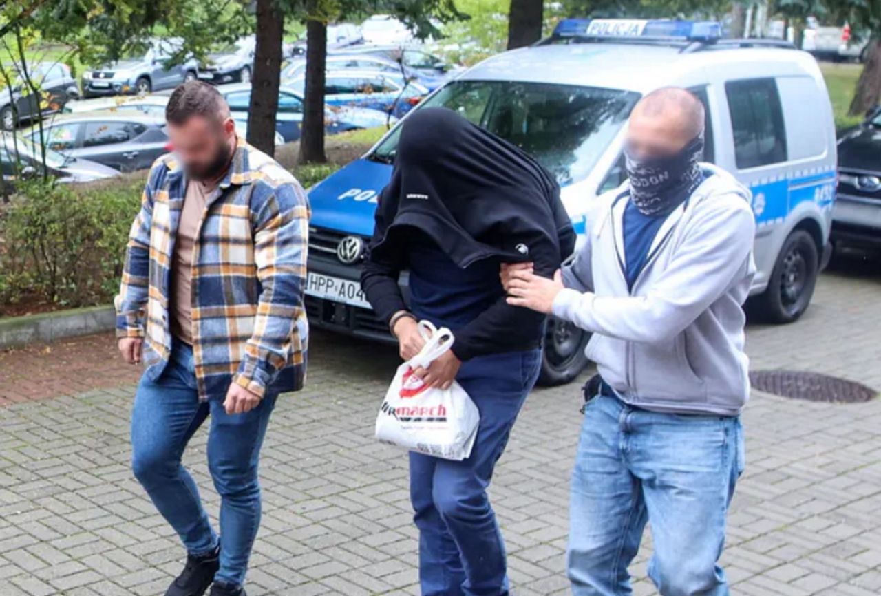 Wkładał rękę pod bluzkę uczennicy. Ksiądz Jacek usłyszał kolejne zarzuty