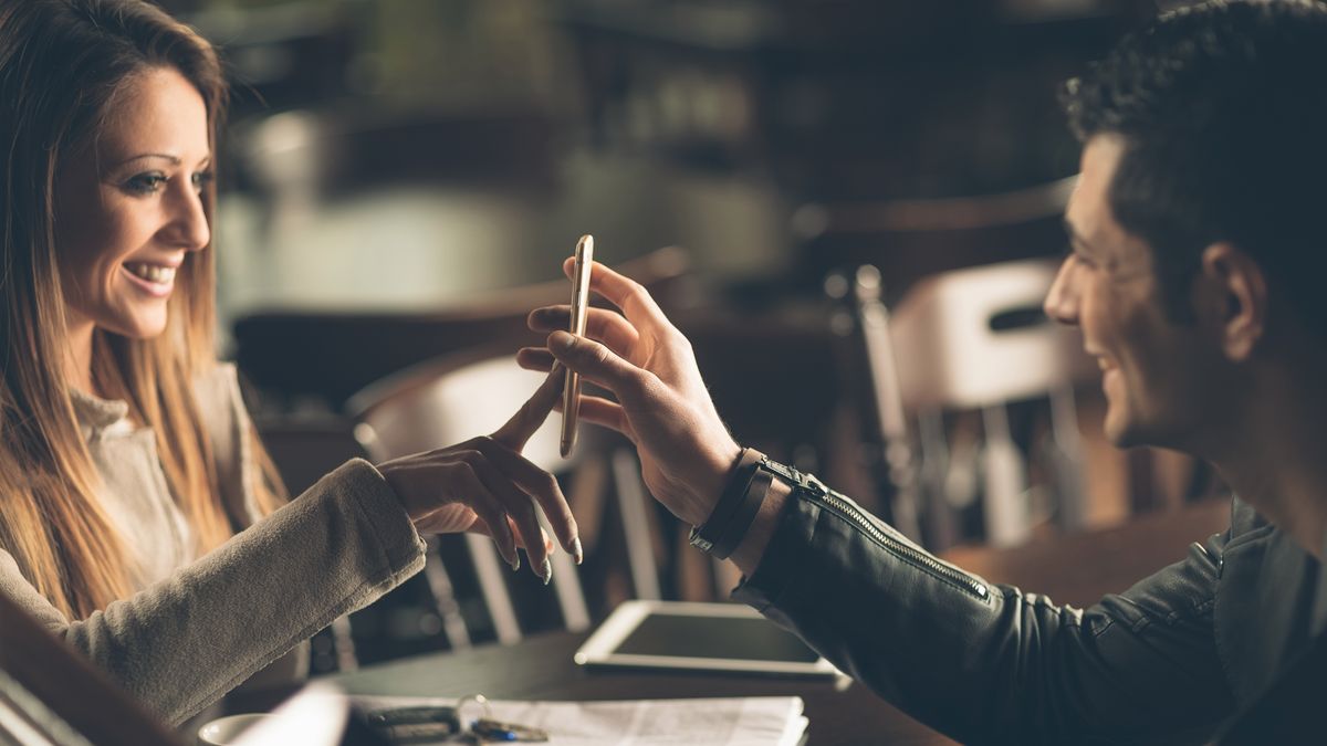 Meizu pokazuje, jak będzie wyglądać pierwszy smartfon bez przycisków i złączy (depositphotos)