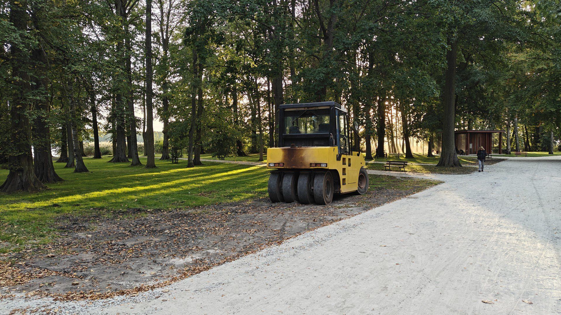 Trwa remont alejek w szczecineckim parku miejskim