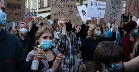Polki idą na pocztę. Nietypowa forma protestu przeciwko wyrokowi TK