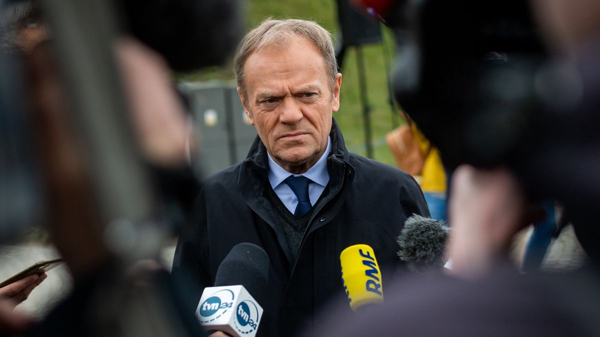 GDANSK, POLAND - 2022/05/01: Chairman of the Civic Platform (Platforma Obywatelska) Donald Tusk seen speaking to the media in Gdansk. The meeting on Gora Gradowa was held on the occasion of the anniversary of Poland's accession to the European Union that saw Donald Tusk visiting Gdansk. (Photo by Mateusz Slodkowski/SOPA Images/LightRocket via Getty Images)