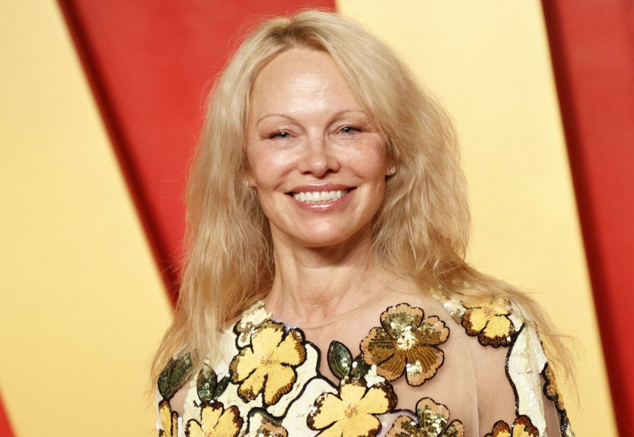 Pamela Anderson znów bez makijażu. Na imprezę "Vanity Fair" zabrała syna
