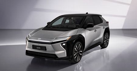 Toyota bZ4X zyskała większą moc i zasięg. Wiemy, kiedy trafi na rynek