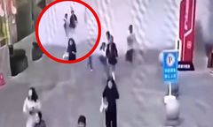 Wstrząsające nagrania z Bangkoku. Ludzi zmyło z ulicy