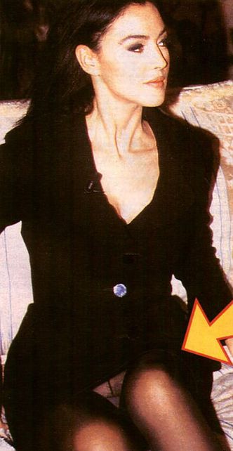 Bellucci też zapomina o bieliźnie